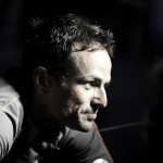 Franck Cammas félicite Loïck Peryon et son équipage