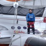 Thomas Coville félicite Loïck Peyron et ses équipiers