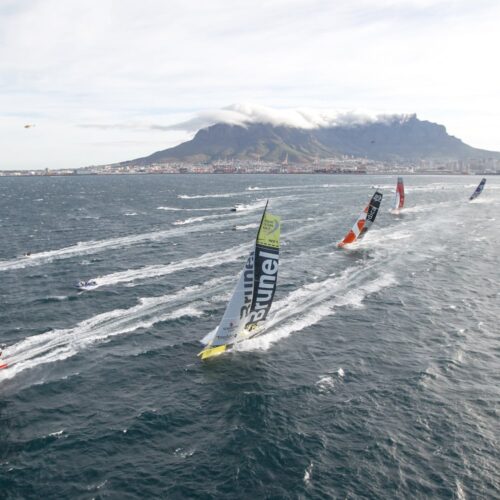 Course au large - November 19, 2014. The Start of Leg 2 from Cape Town to Abu Dhabi.