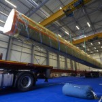 19 Novembre 2014, Tranfert d'un flotteur du futur maxi trimaran MACIF du chantier CDK Port-La-Forêt au chantier Keroman Technologies à Lorient.