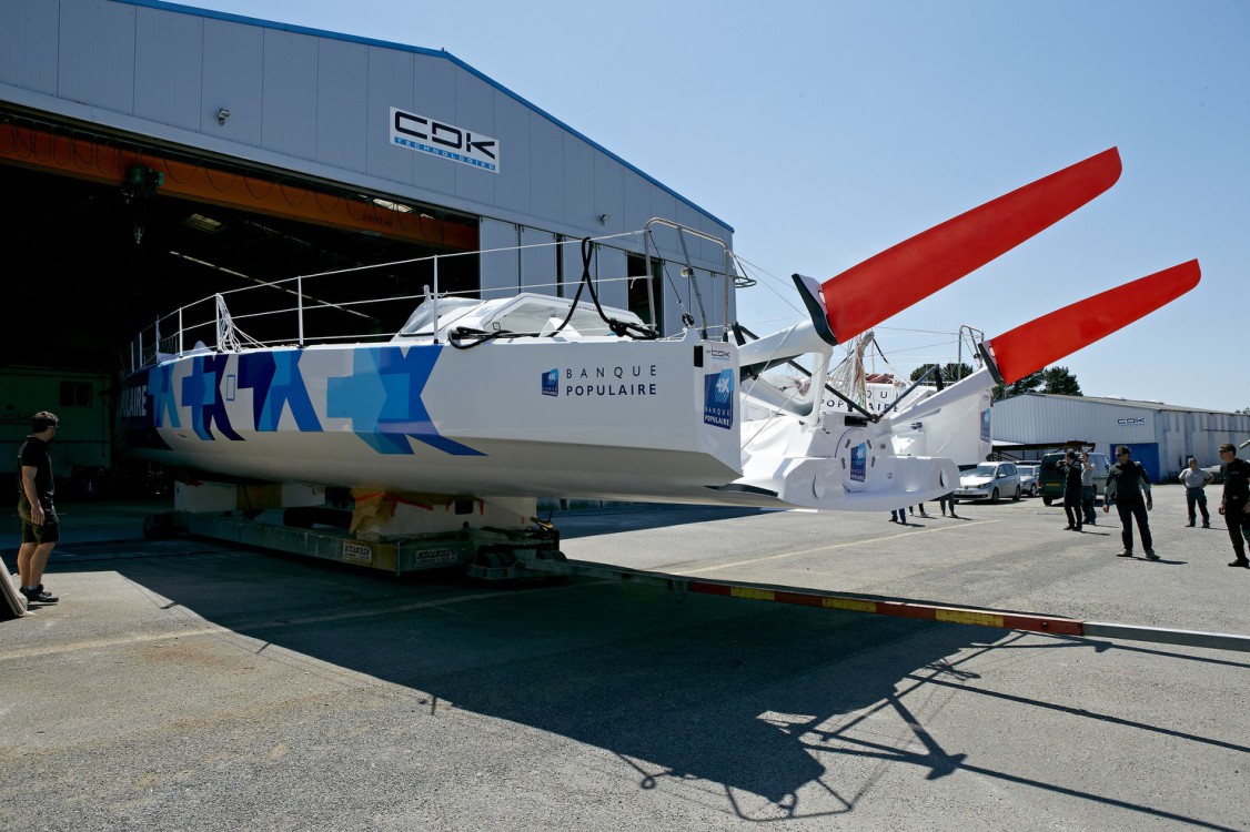 06-2015, OUTSIDE, PORT LA FORET, BRITANNY, FRANCE, MONOCOQUE, BANQUE POPULAIRE VIII, IMOCA, OPEN 60, ARMEL LE CLEAC'H, MISE A L'EAU, LAUNCH