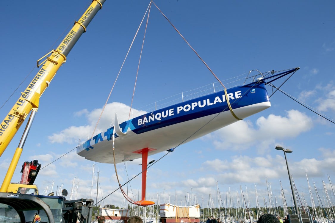 06-2015, OUTSIDE, PORT LA FORET, BRITANNY, FRANCE, MONOCOQUE, BANQUE POPULAIRE VIII, IMOCA, OPEN 60, ARMEL LE CLEAC'H, MISE A L'EAU, LAUNCH