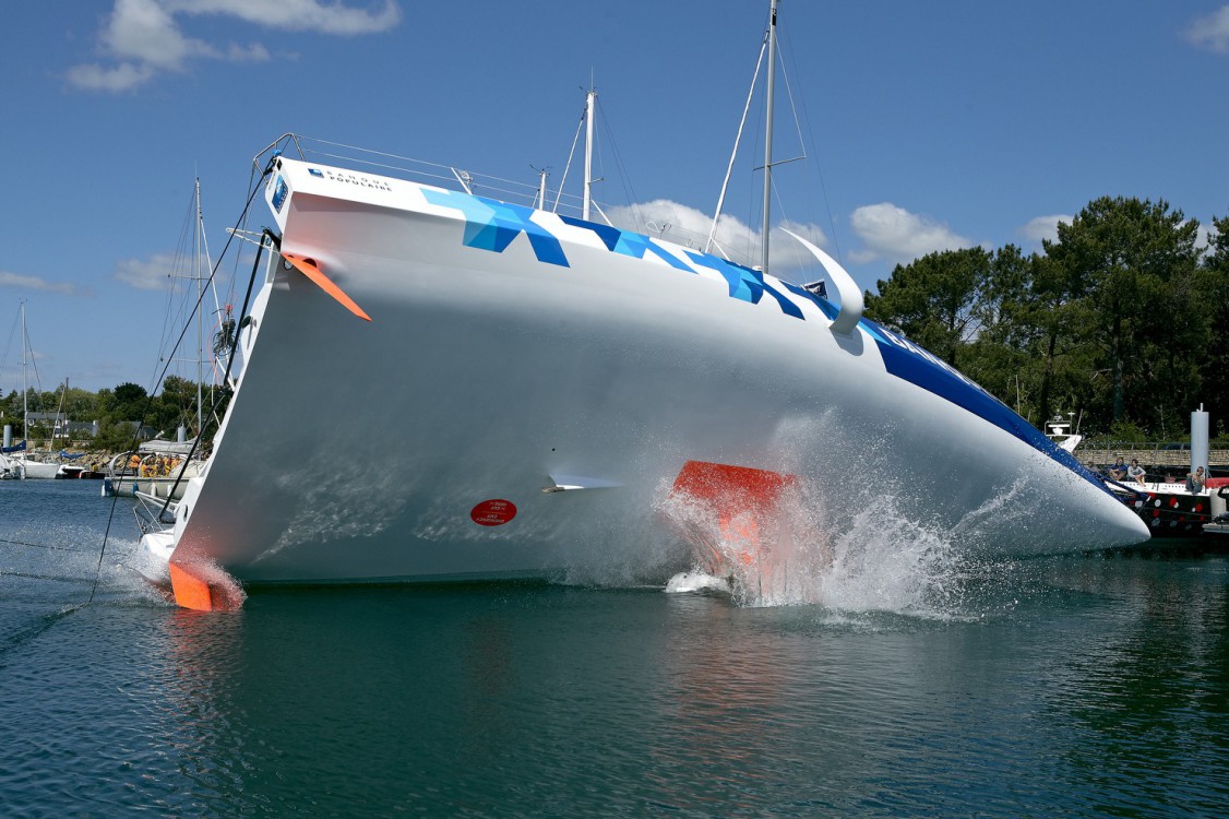 06-2015, OUTSIDE, PORT LA FORET, BRITANNY, FRANCE, MONOCOQUE, BANQUE POPULAIRE VIII, IMOCA, OPEN 60, ARMEL LE CLEAC'H, MISE A L'EAU, LAUNCH, TEST RETOURNEMENT
