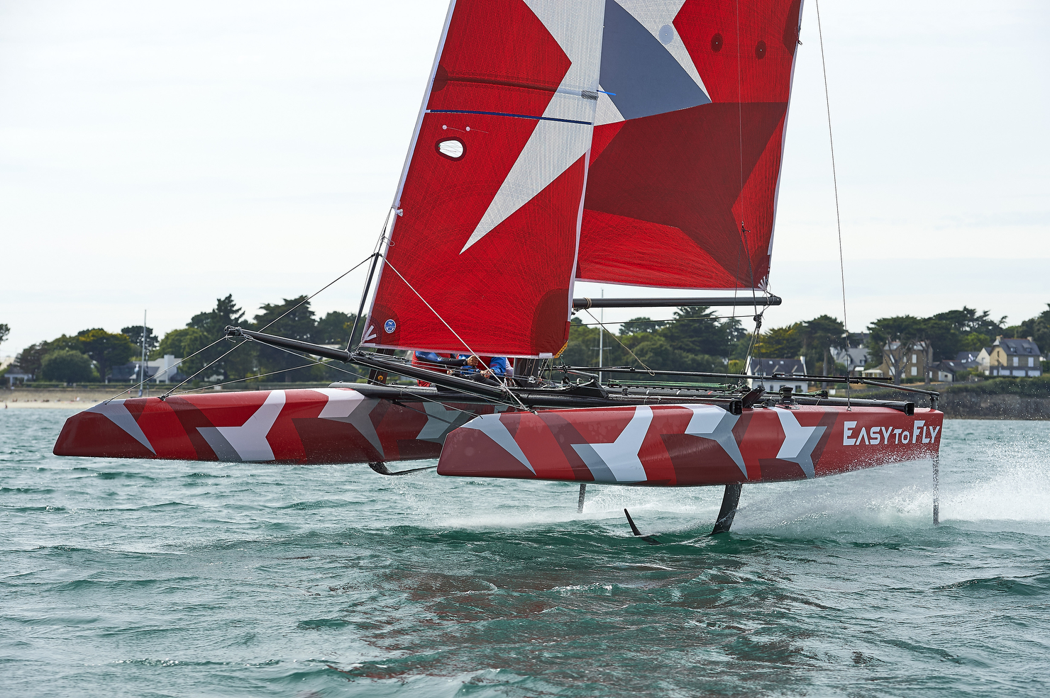 EASY TO FLY, CATAMARAN, FOILS, VOILE, SAILING
