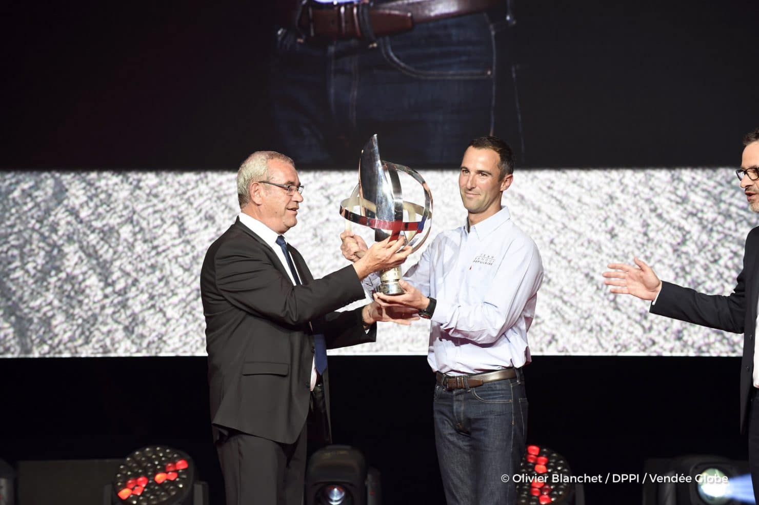 voile, sail, mai, ceremonie, remise de prix, prix, trophée, trophy, tour du monde, officiels