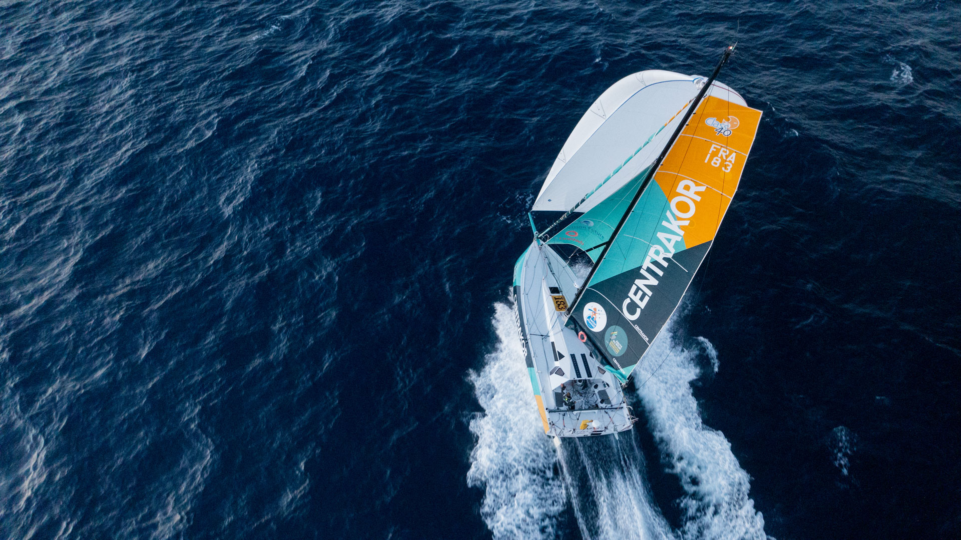 https://www.adonnante.com/media/2022/09/course-au-large-class40-route-du-rhum-2022-centrakor-dr-ado0078.jpeg